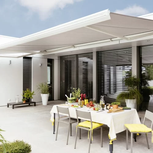 Motorised outdoor awning over an alfresco table, Adelaide