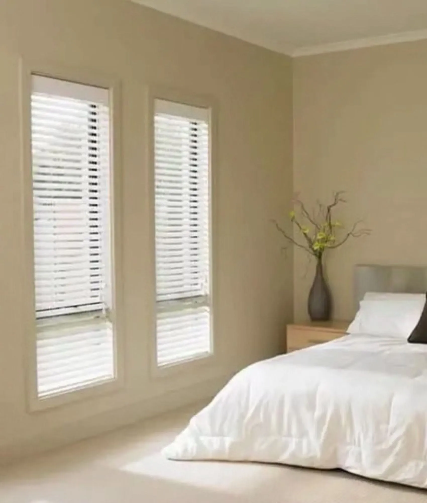 Venetian blind headrail and slats