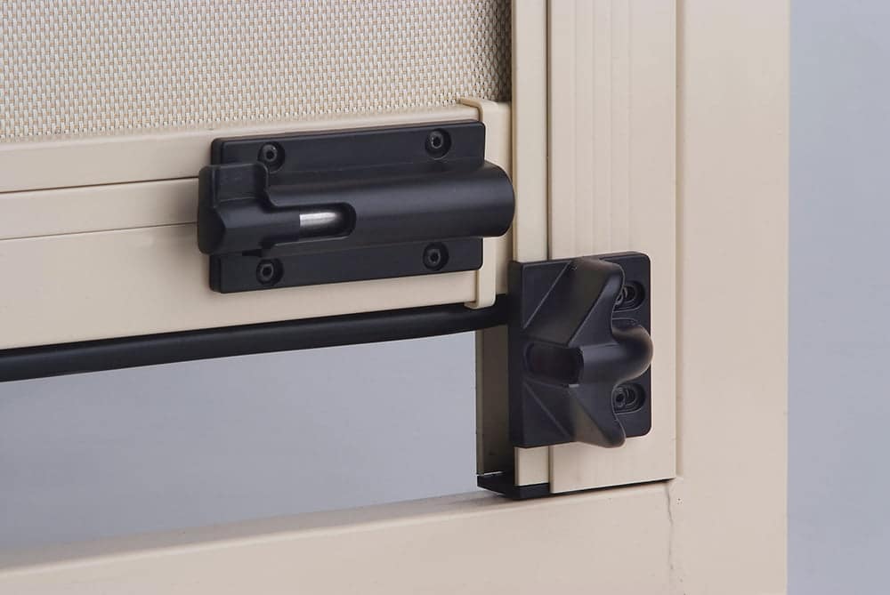 Zipscreen hold-down latch