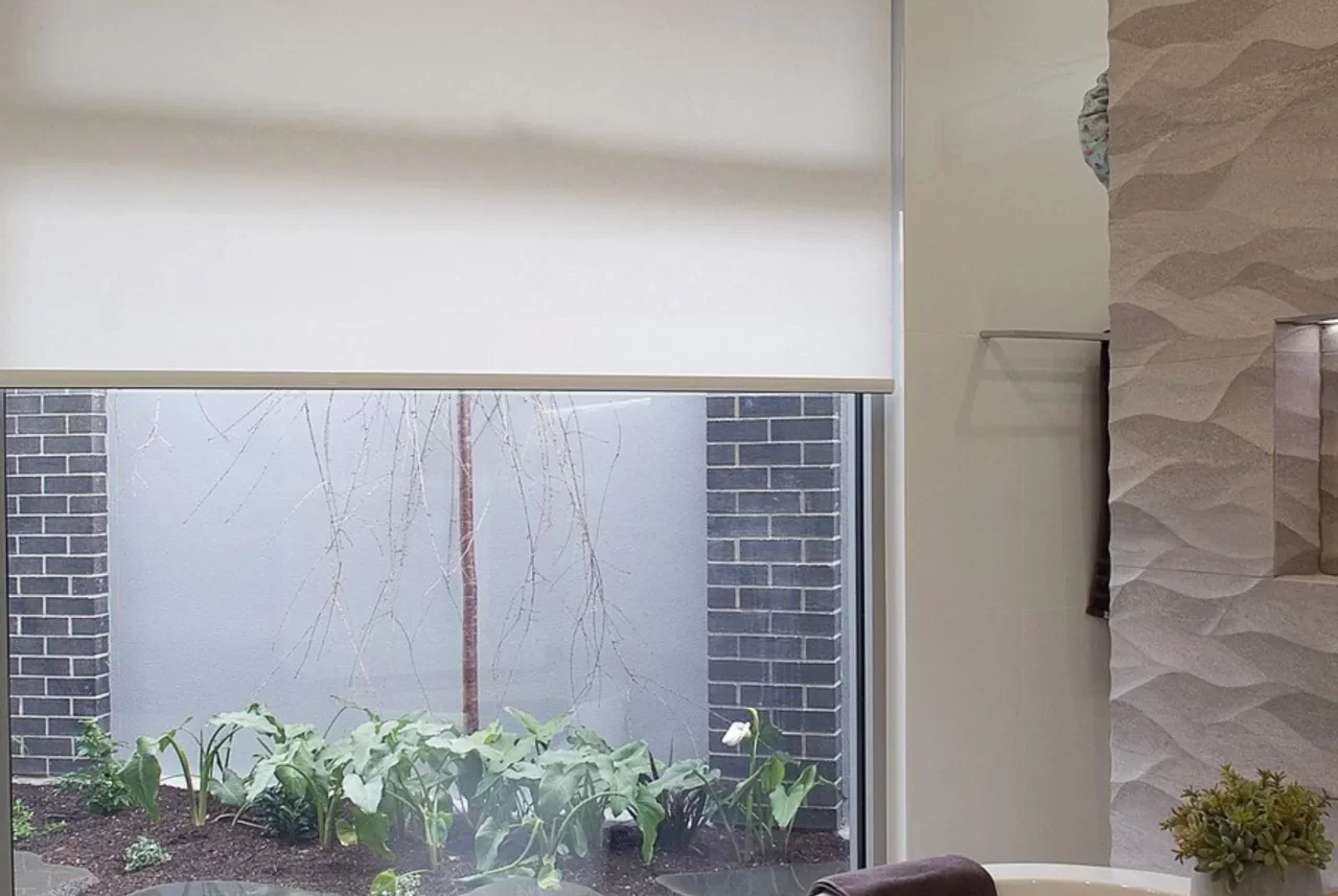 Roller blind with Somfy motorisation