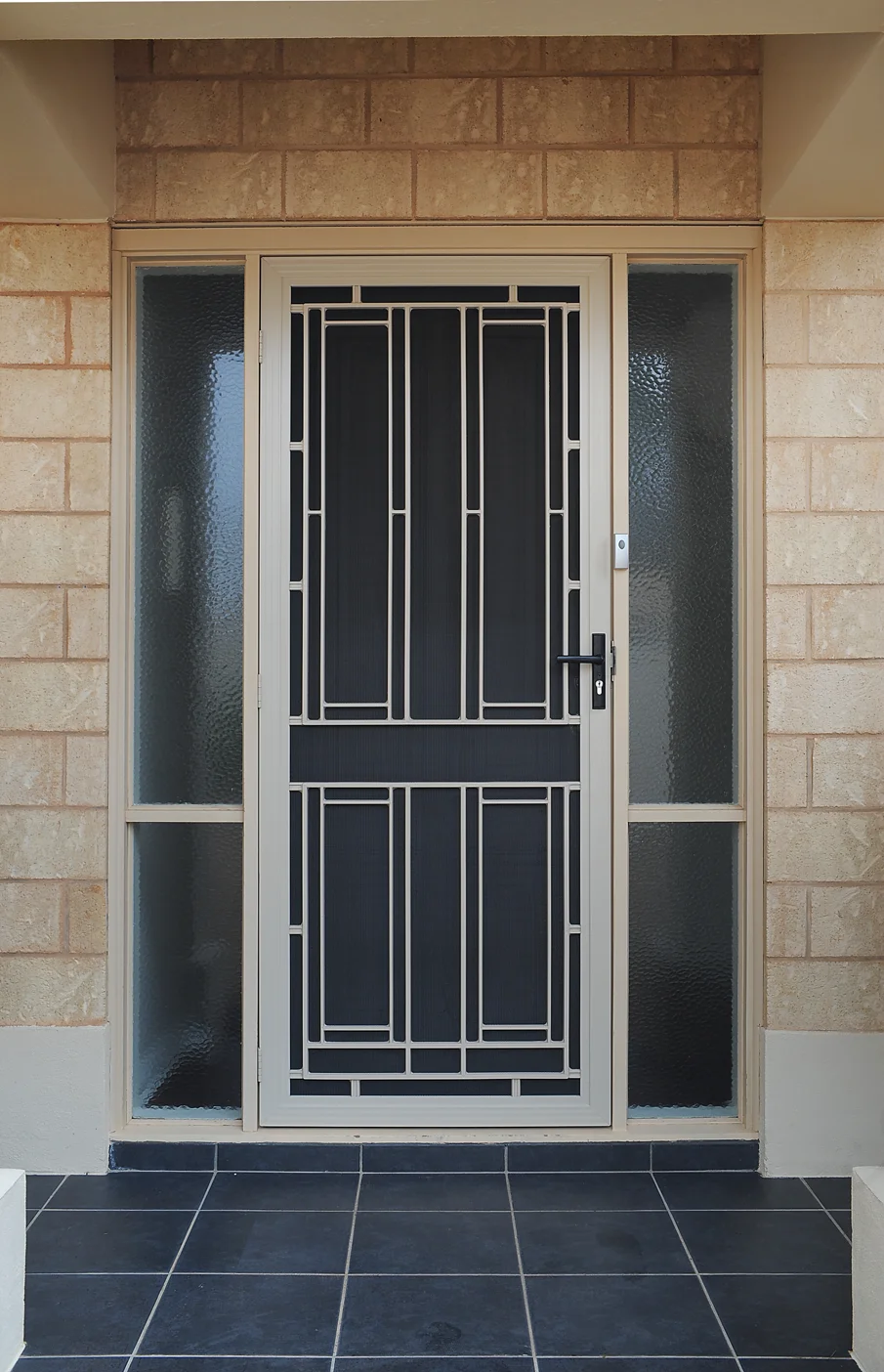 Security screen door fitted to a home entrance